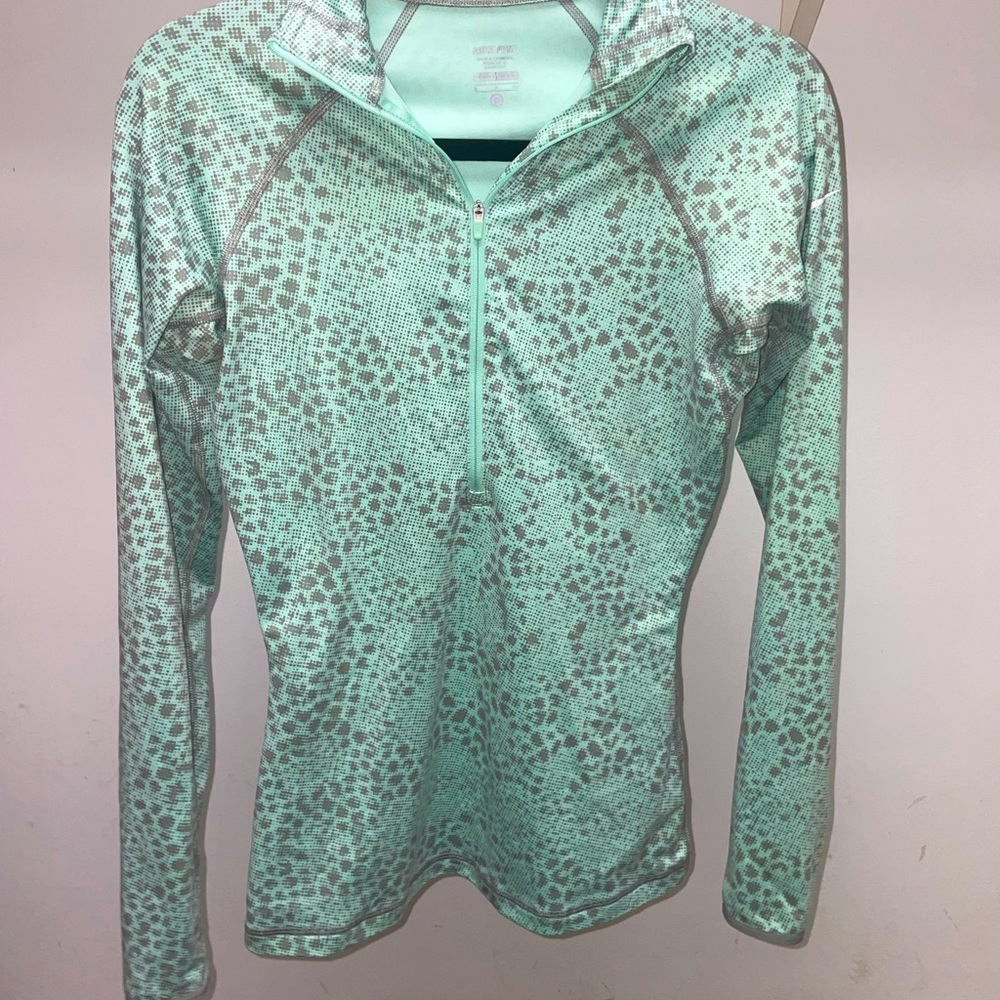 Nike workout jacket size small